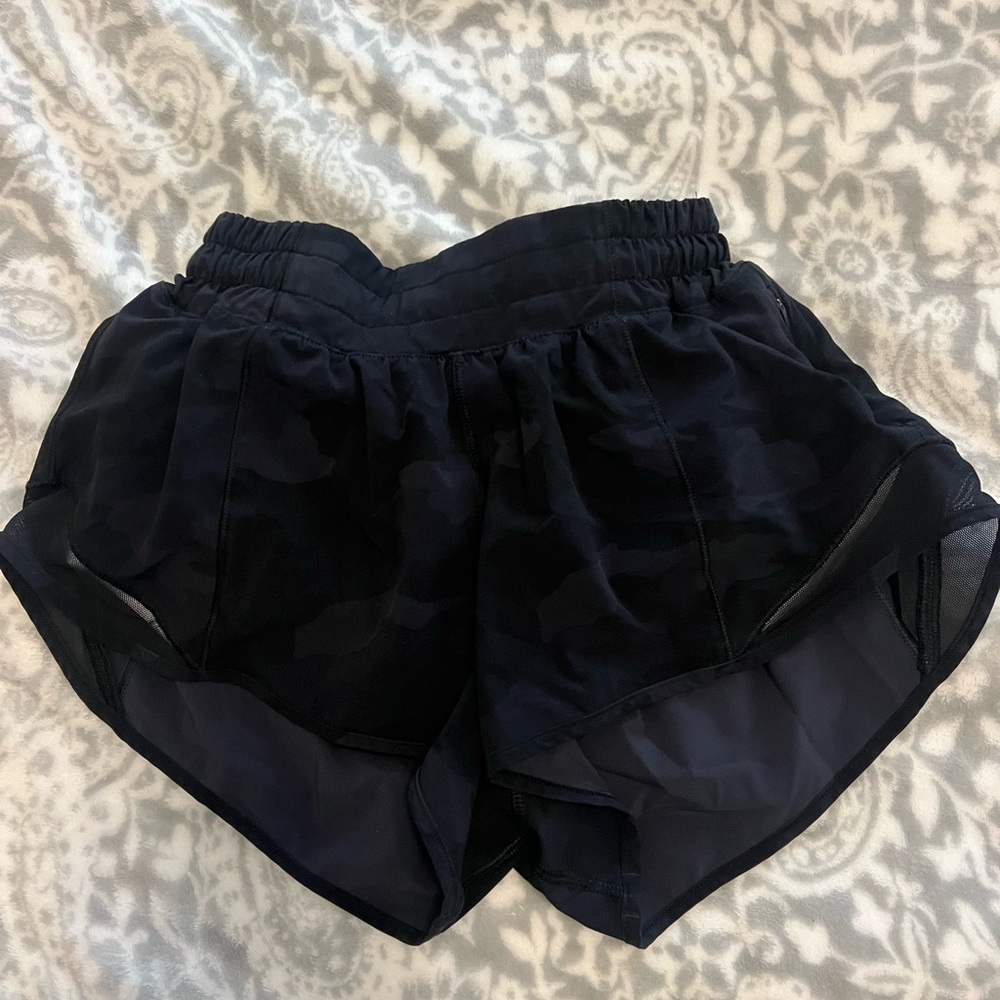 black camo lululemon hotty hot shorts
